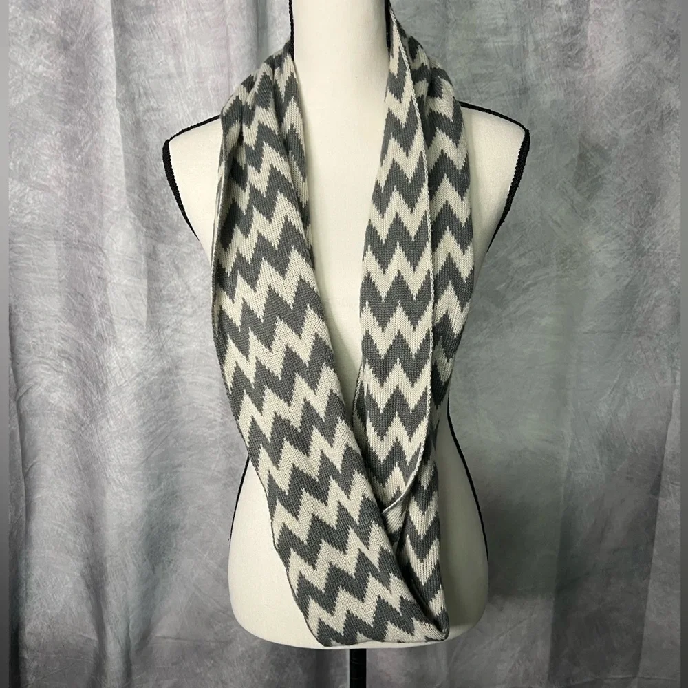 Gray & Cream Chevron Pattern Infinity Scarf